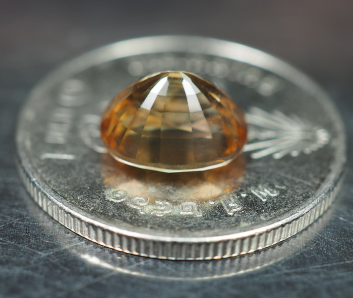 เพทายกัมพูชา 3.31 กะรัตสีน้ำตาลอ่อนปนเหลือง (0947)