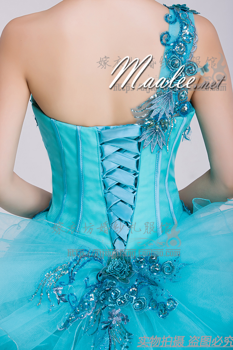 พร้อมเช่า ชุดแฟนซี ชุดราตรี ไหล่เดียว สีฟ้า แต่งเลื่อมน่ารัก ฟรุ้งฟริ้งมาก