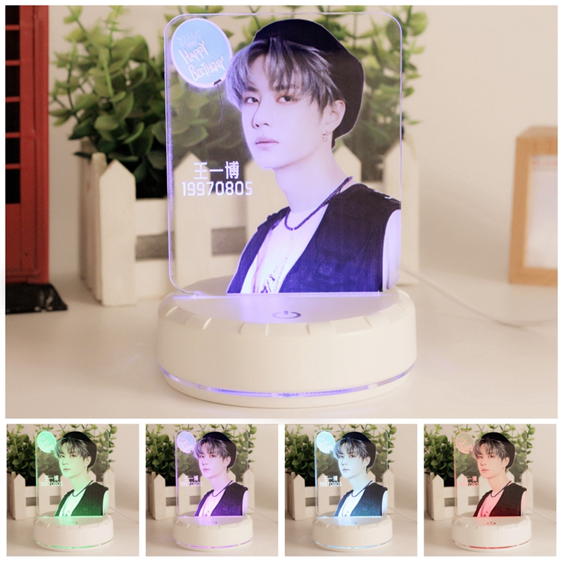 โคมไฟตั้งโต๊ะอะคริลิค หวังอี้ป๋อ