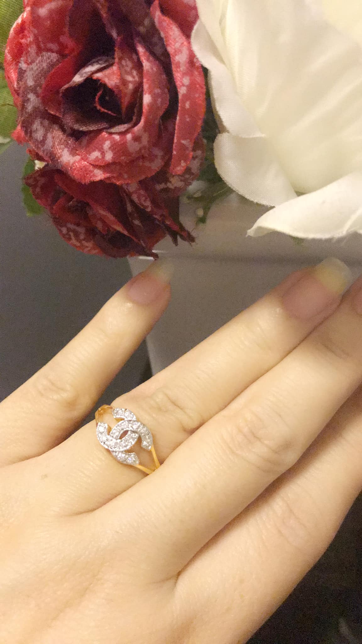 RL007RD-B+++แหวนchanelแสนสวย(ขนาดใหญ่)+++ สุดฮิตกับเครื่องหมายchanel งานสวยมาก ดูดีมากๆเลยค่ะใส่แล้วไฮโซมั่กมากๆ ไม่ล้าสมัยเลยค่ะ ไม่ควรพลาดนะคะ