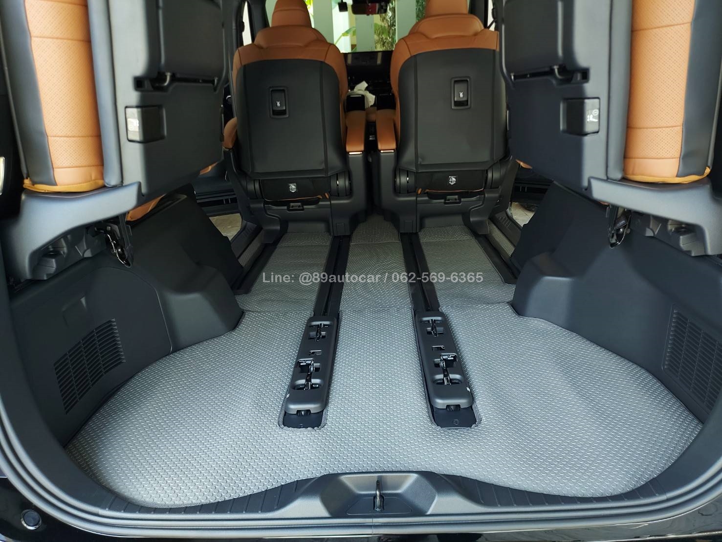 ผ้ายางปูพื้นรถยนต์ Toyota Alphard 40 ปี 2024 ปูกระดุมเล็ก PVC สีเทาขอบเทา