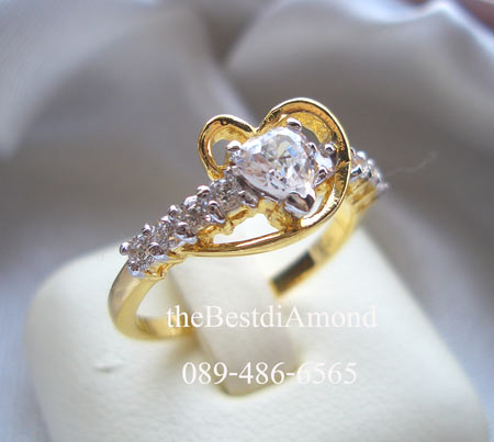 BR411+++แหวนหัวใจ ล้อมรัก+++ ดีไซน์ น่ารัก ตรงใจคู่รักมากๆ ใช้เพชรหัวใจขนาด 50 สต( 5*5 mm) อยู่ตรงกลาง และมีขอบทองล้อมเพชรหัวใจอีกที น่ารักม๊ากมากๆๆ