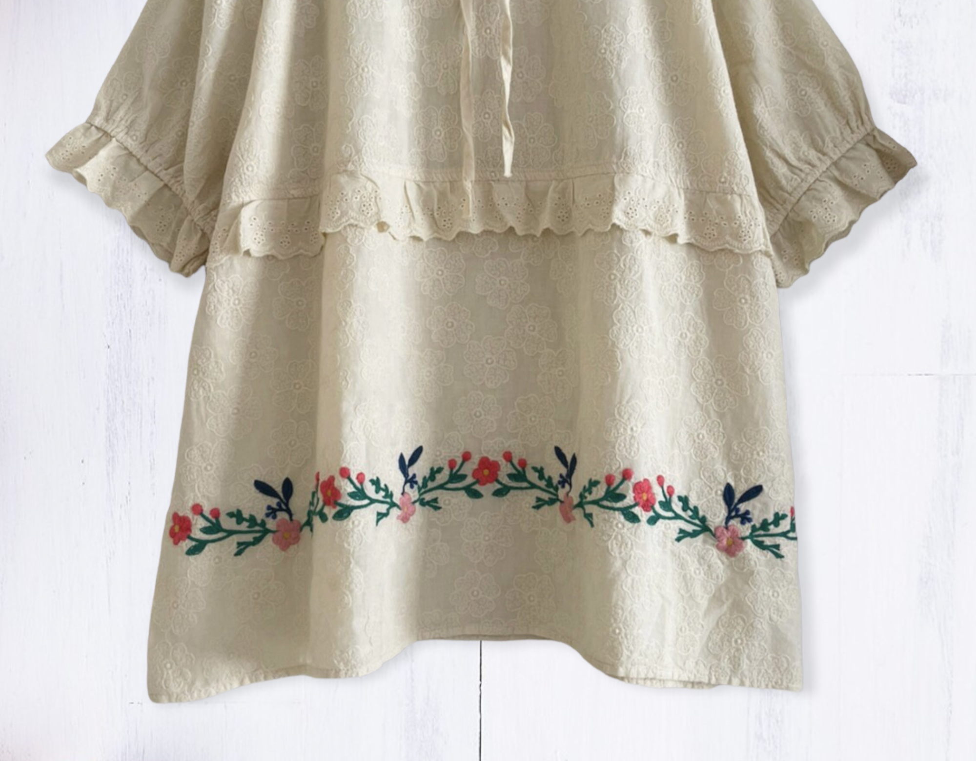 เสื้อผ้าลูกไม้ลายปักแต่งปกผ้าลูกไม้