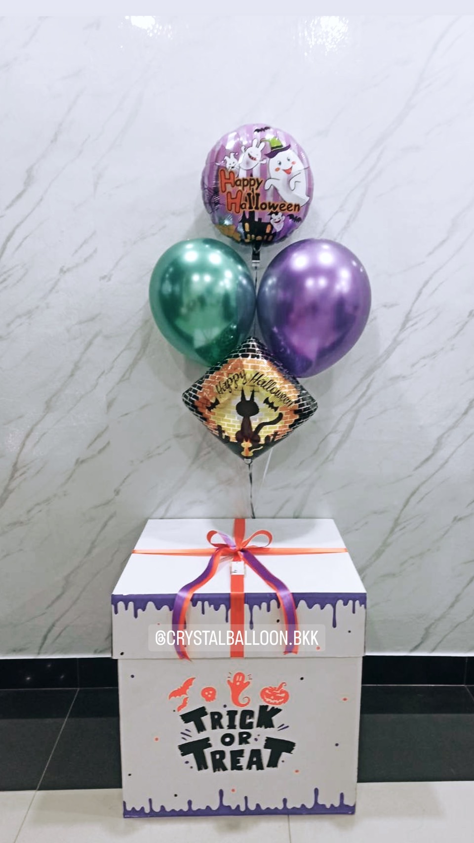 กล่องของขวัญ Halloween Surprise Box กล่องขาว พร้อมตกแต่ง ฟอยล์ 2 ชิ้น,ลูกโป่ง 2 ชิ้น สามารถเปลี่ยนสีลูกโป่ง/เปลี่ยนฟอยล์ตกแต่งได้