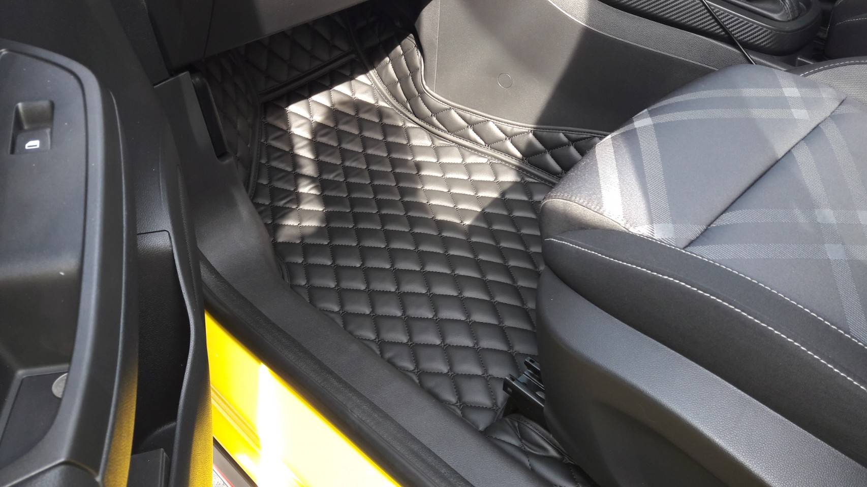 พรมปูพื้น MG3 2018-2020 เข้ารูป