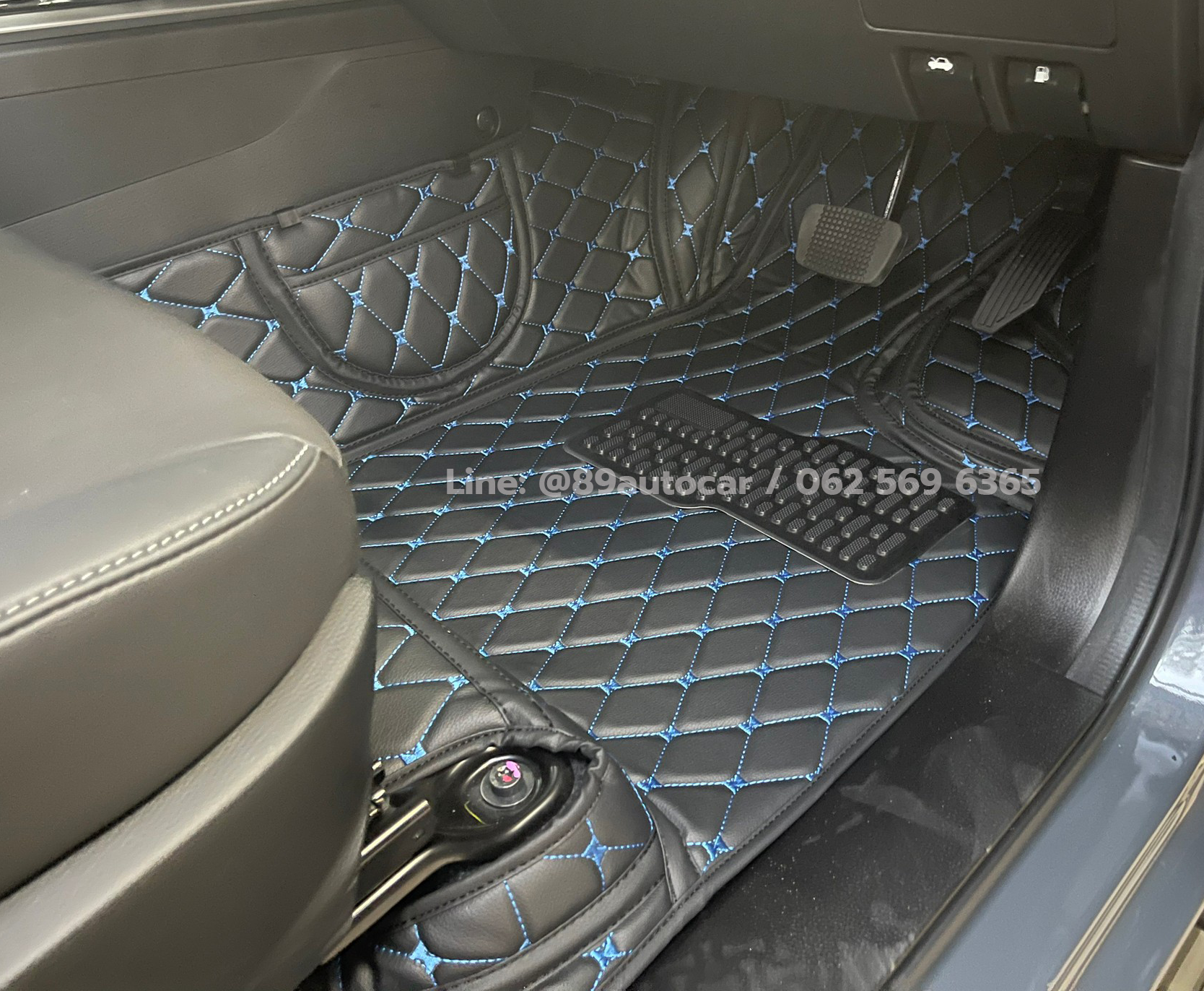 พรมปูพื้นรถยนต์ Isuzu D-Max 4 ประตู 2024 ปูพรม6D สีดำด้ายน้ำเงิน เต็มคัน