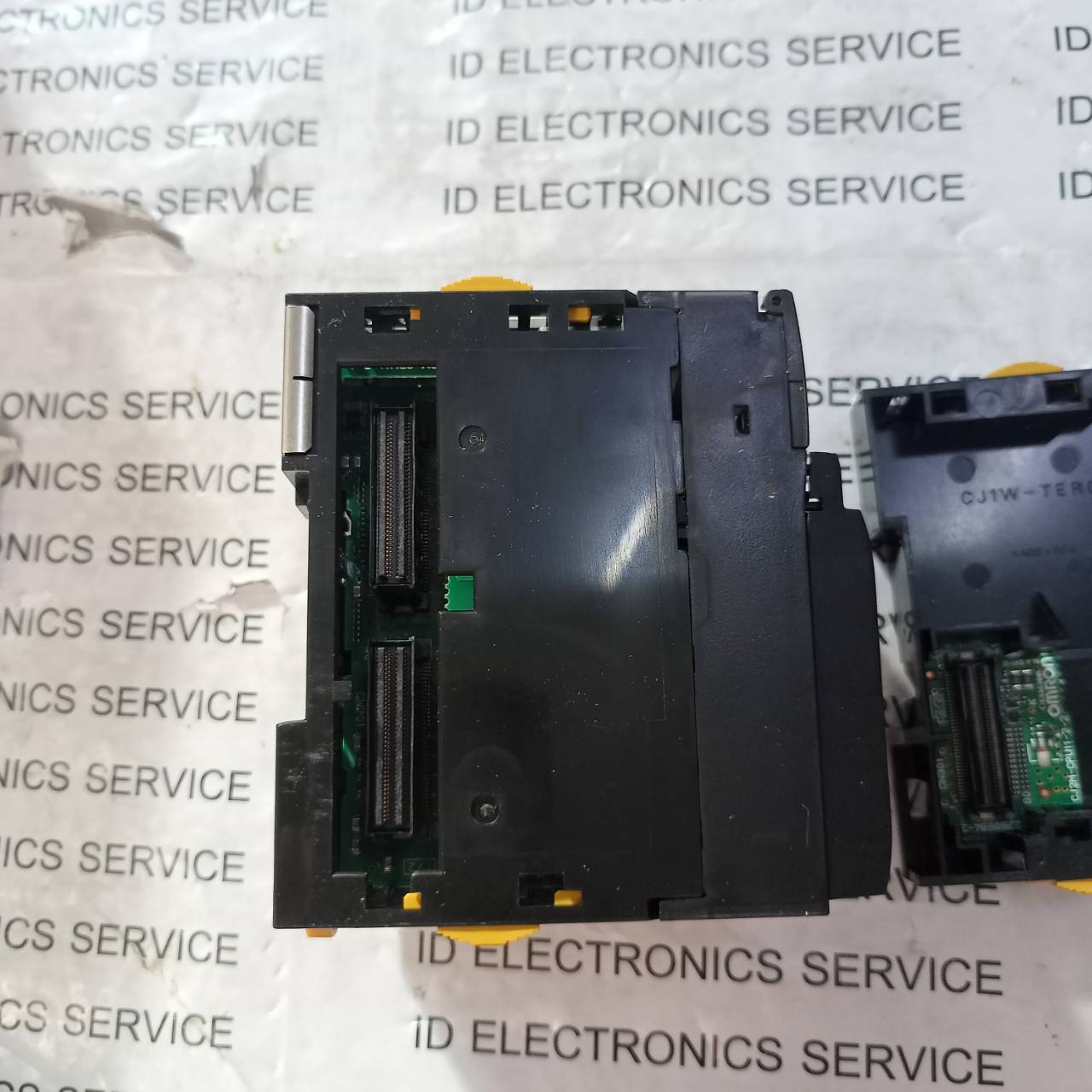 CJ2M-CPU33 PLC " OMRON "