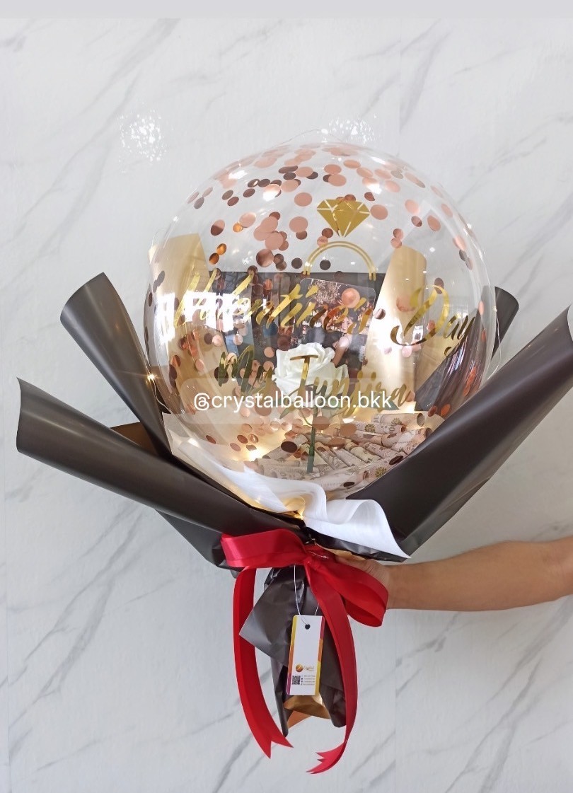 Flower Balloon Valentine's Day ดอกกุหลาบขาวประดิษฐ์ 1 ดอก พร้อม ติดรูป 1 รูป,สามารถใส่เงินได้ 30 ใบ พร้อมไฟประดับ 1 ชิ้น พร้อมตกแต่ง สามารถเปลี่ยนข้อความ/เปลี่ยนสีได้