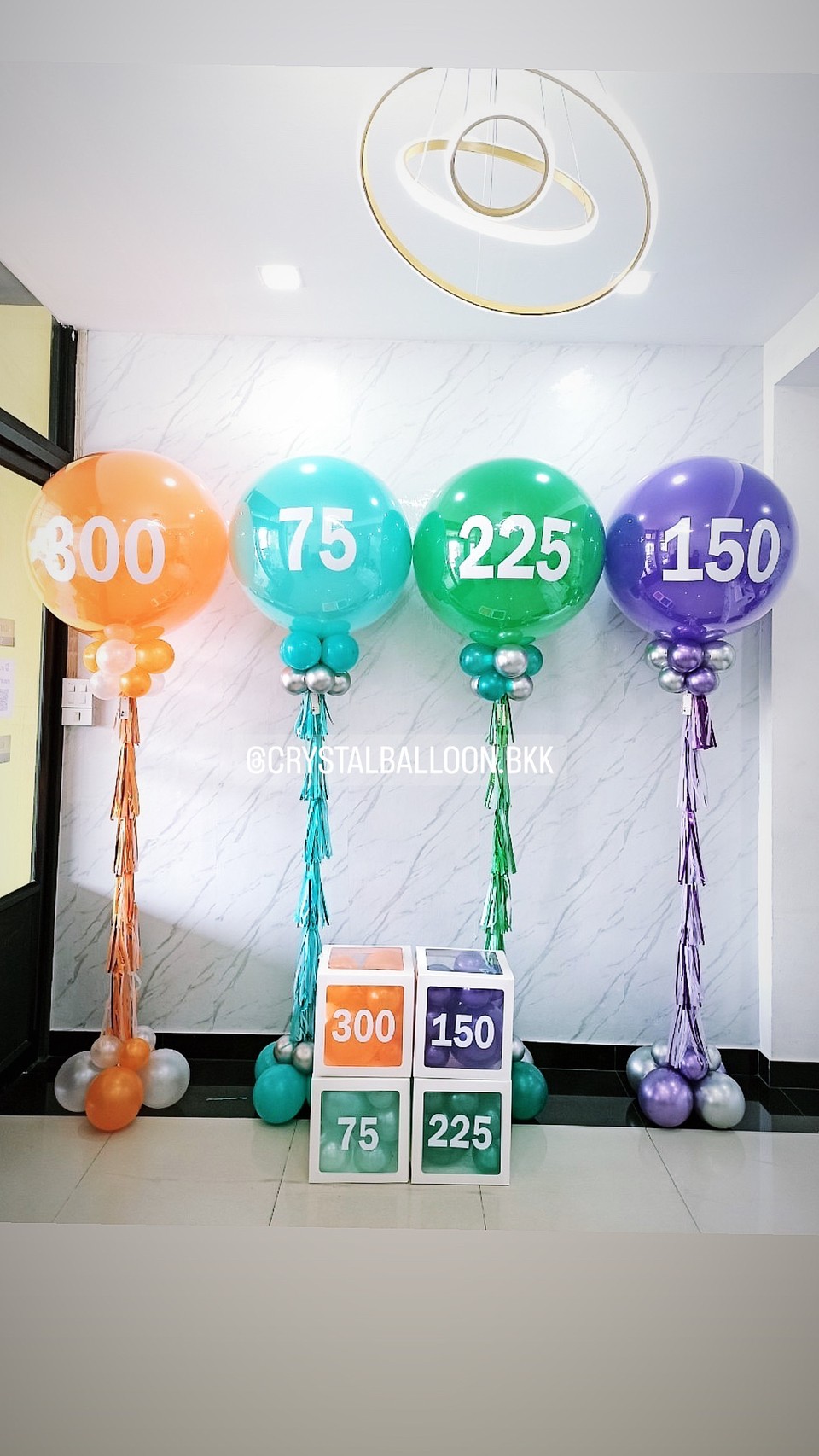 ลูกโป่ง เปิดงาน ลูกโป่งยาง 36" 4 ลูก หลากสี พร้อมตกแต่ง กล่องใส ติดตัวอักษรหรือตัวเลข สามารถเปลี่ยนสีลูกโป่ง/เปลี่ยนข้อความ/เปลี่ยนขนาดได้