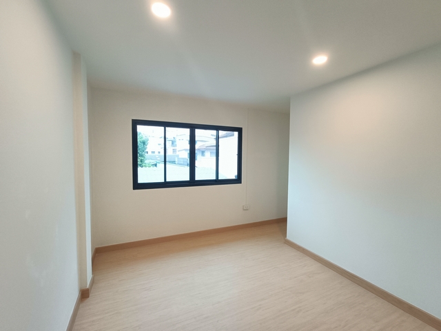 ขายทาวน์เฮ้าส์หมู่บ้านปัฐวิกรณ์ รามอินทรา 44 รีโนเวทใหม่ 2 ห้องนอน 2 ห้องน้ำ พร้อมอยู่ ฟรีโอน