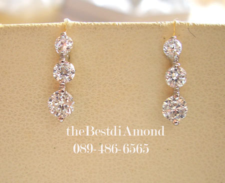 หมด++BE931RD++ต่างหูเพชร 3 เม็ดแบบตั้ง++เรียบ หรู ดูดีมากๆๆๆ ใส่ติดหูได้ทุกวัน ไม่เวอร์ ดูผู้ดีมากๆๆค่ะ ดีไซน์ก็เก๋ค่ะ เรียงลงมา 3 เม็ดโดยไล่จากระดับ