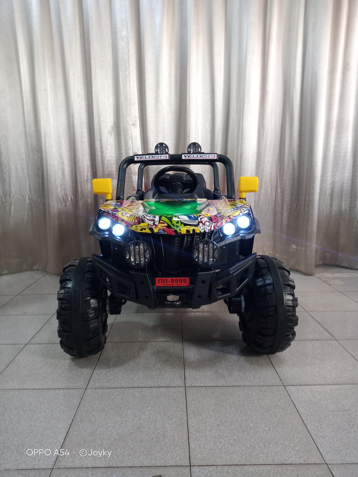 Jeep 4x4 Jeep กราฟฟิตี้ คันใหญ่