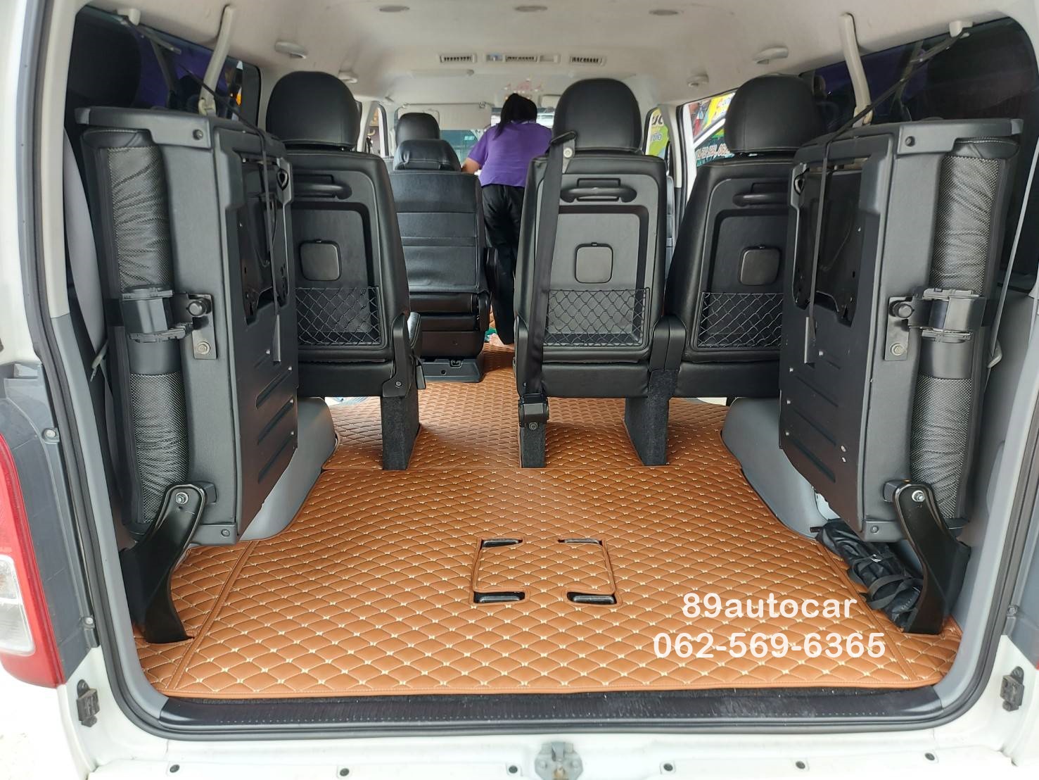 ขายพรมรถยนต์ Toyota Ventury ปูพรม6D สีน้ำตาลเข้ม ตัดเข้ารูป เต็มคัน