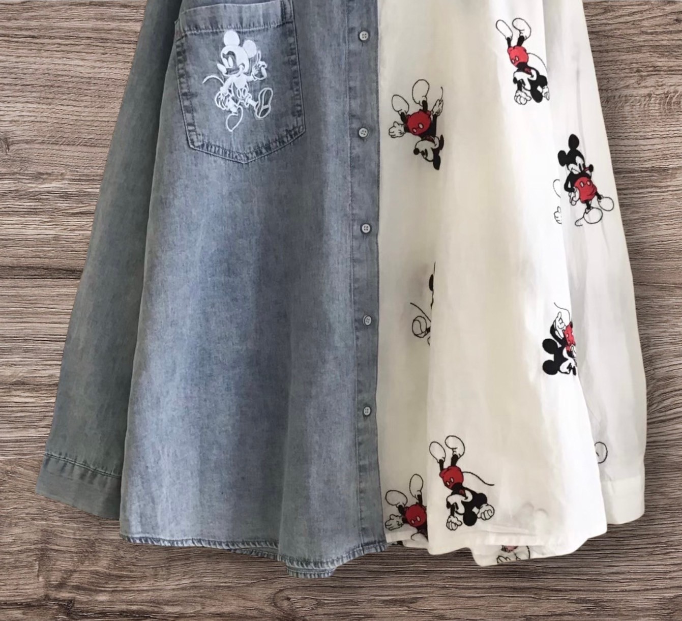 เสื้อเชิ้ตยีนส์ต่อลายผ้าคอตตอนลายปักมิ้กกี้