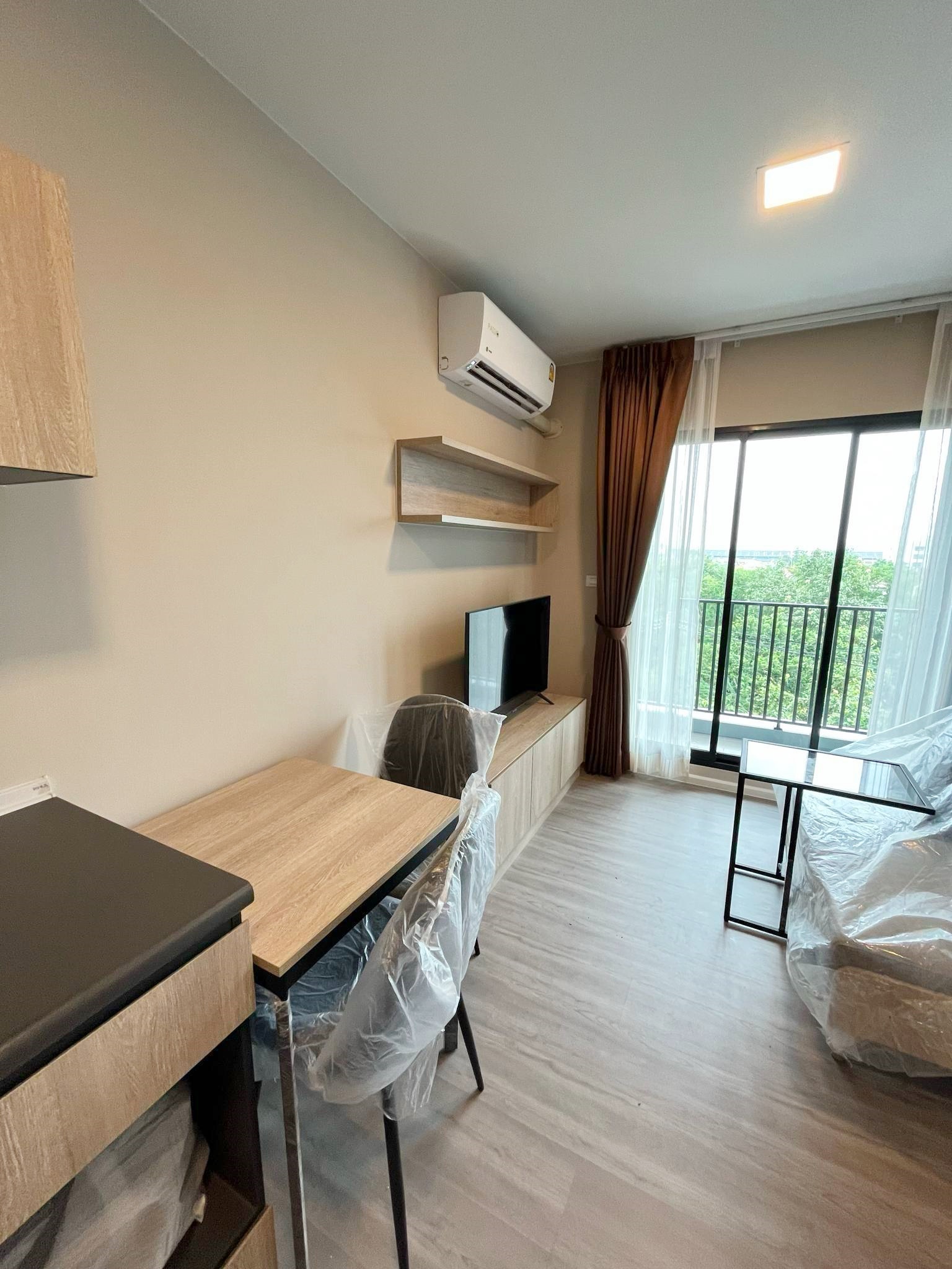 ให้เช่าดีคอนโด ไฮด์อเวย์-รังสิต ตึกB 28 ตร.ม.เฟอร์ครบ ตรงข้ามธรรมศาสตร์รังสิต