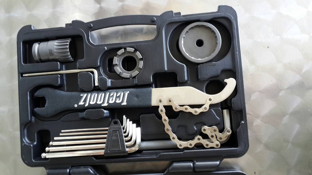 ICETOOLZ ESSENCE TOOL KIT BOX 82F4 – Compact Bicycle Repair Tool Kit, Black Case, Portable & Complete Set