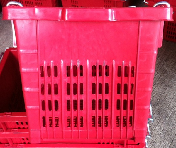 ตะกร้าผลไม้ ลังหูเหล็ก ขายส่ง เริ่มตันใบละ120บาท(@50ใบ) บรรจุ 25kg. เบอร์ rs 001