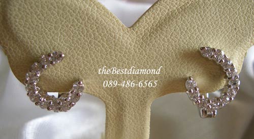 สินค้าหมด BE313RD+++ต่างหูเพชร รูปตัวC+++เก๋สุดๆ เรียบๆดูทันสมัย รูปแบบน่ารักๆ คล้ายๆตัว Cใส่ติดหู ได้เลย ไม่เวอร์ค่ะ แต่ดูดีมีระดับ