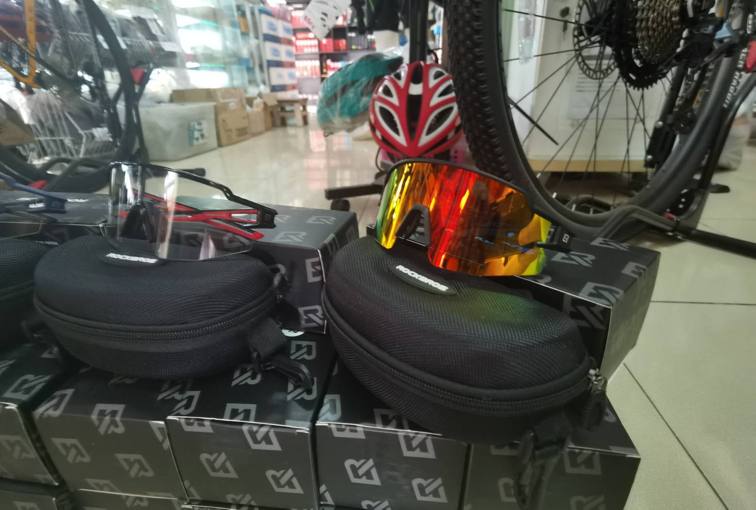 ROCKBROS Photochromic Cycling Eyewear | แว่นตาปรับแสงอัตโนมัติสำหรับปั่นจักรยาน