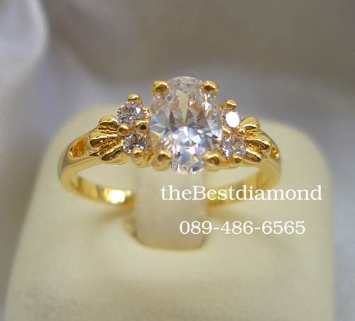 BR421+++แหวนชู เพชรcz กลางรูปไข่++ แบบเรียบ เก๋ ดูดีมีระดับ ใส่ได้นาน ไม่มีout เพชรรูปไข่สวยมาก เล่นไฟวิ๊งๆ ไม่แพ้เพชรกลม