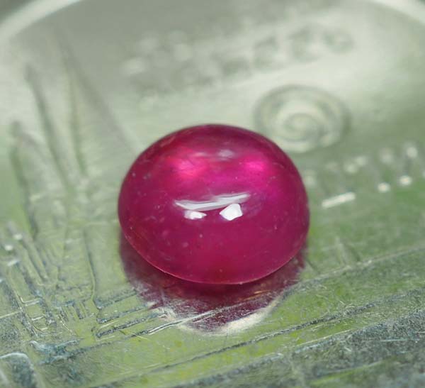 ทับทิมสีแดงชมพูสวย 0.85 กะรัตหลังเบี้ย (1232)