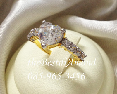 BR427++แหวนเพชรCZ รูปหัวใจ มีบ่าข้างแบบทันสมัย ดูดี intrend มากๆๆ แบบออกมาจากร้านจิวเวลลี่เลย เพชรสวยวิ๊งๆ ใส่ติดนิ้วได้เลยค่ะ สวยสุดๆ