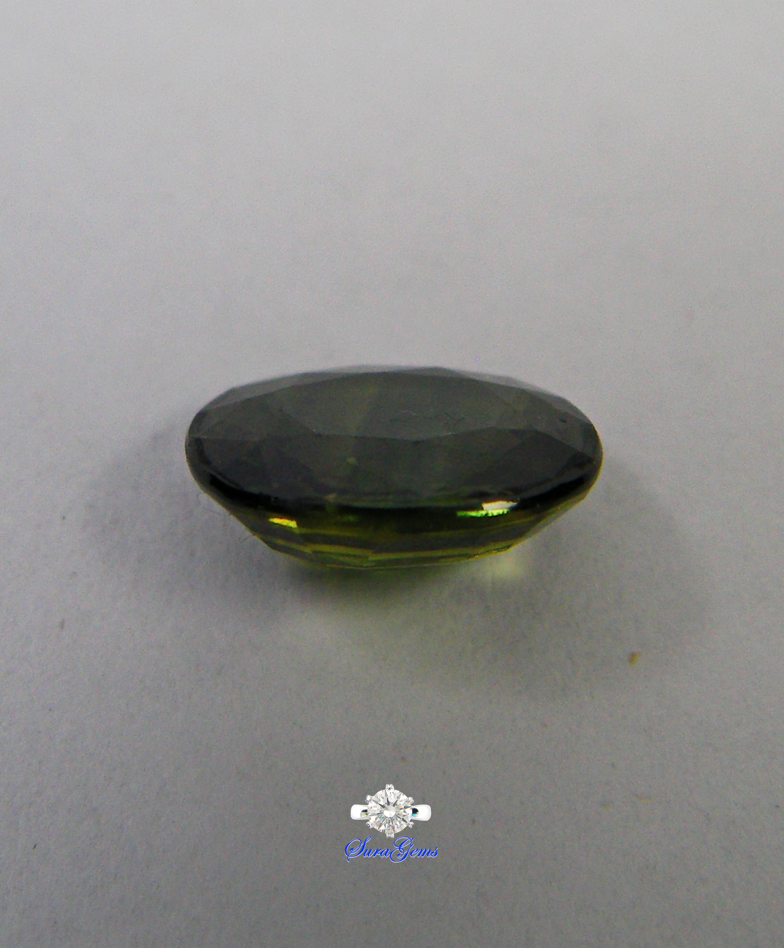 Green Sapphire เขียวส่อง มรกต น้ำหนัก 2.450 ct. Clarity Grade IF