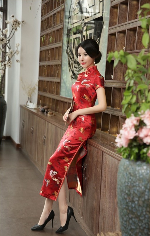Pre-order กี่เพ้า สีแดง ลายผีเสื้อ ผ้าไหมจีน กุ๊นขอบ ตัดเย็บอย่างดี