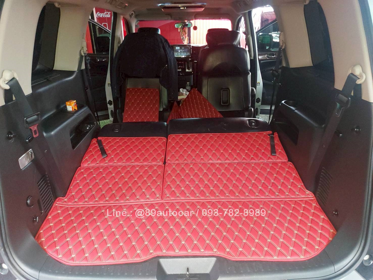 พรมรถยนต์ Nissan Elgrand 2012 ปูพรมVVIP สีแดงไวน์ด้ายทอง เต็มคัน