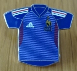 เข็มกลัด ฟุตบอล ทีมชาติฝรั่งเศส - HOME KIT ฟุตบอลโลก 2002 ใหม่ / FRANCE Football Club Pin - HOME KIT WORLD CUP 2002 NEW