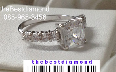 BR430RD++แหวนเพชรCZ รูปสี่เหลี่ยม มีบ่าข้างแบบทันสมัย ดูดี intrend มากๆๆ แบบออกมาจากร้านจิวเวลลี่เลย เพชรสวยวิ๊งๆ ใส่ติดนิ้วได้เลยค่ะ สวยสุดๆ