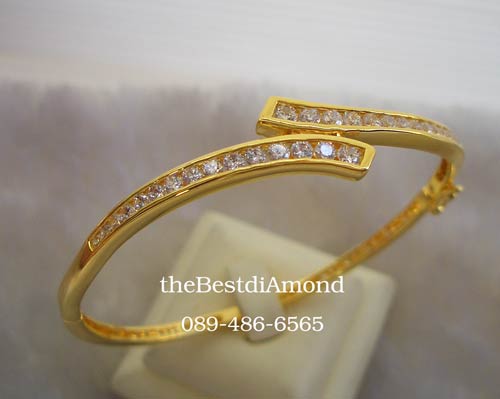 สินค้าหมด BB035+++กำไลแถวแบบเกย+++กำไลน่ารักๆๆๆ เป็นแถวมาเกยกัน เรียบ แต่ดูดี ใส่ติดข้อมือได้เลย หรูหราพอสมควร มีดีไซน์ งานเรียบร้อย เพชรสวยมากๆ