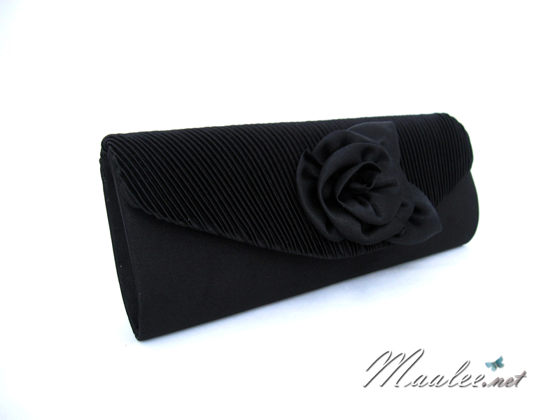 Sale พร้อมส่ง Evening Clutch กระเป๋าออกงาน สีดำ ผ้าซาตินอัดพลีต แต่งดอกกุหลาบ