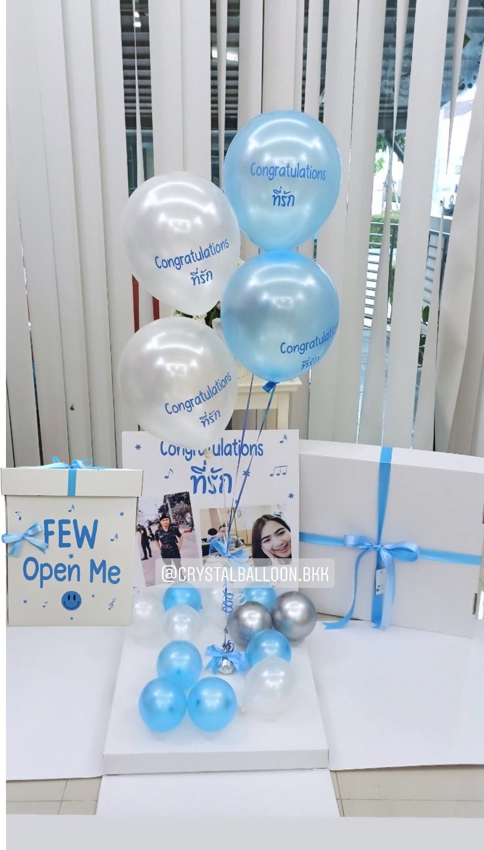 Surprise Box กล่องเซอร์ไพรส์แสดงความยินดี โทนสี ฟ้า สะดุดตา พร้อมตกแต่ง ช่อลูกโป่ง 1 ช่อ,สามารถใส่รูปได้ 2 ใบ
