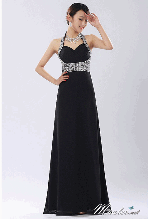 พร้อมเช่า ชุดราตรียาว สีดำ แบบเก๋ คล้องคอ ช่วยยกเนินอกสวย