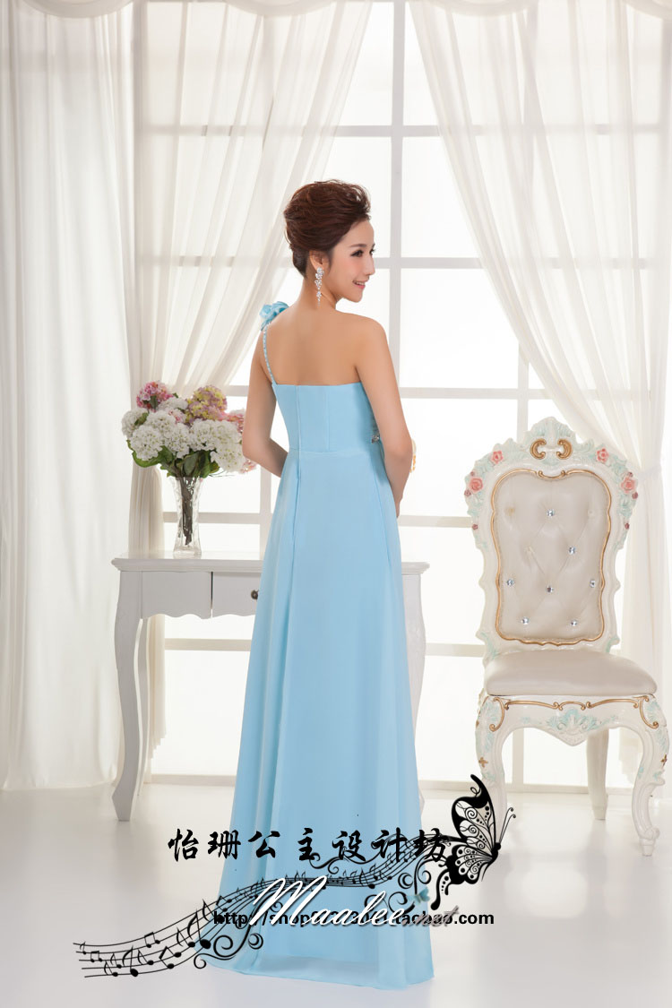 พร้อมเช่า ชุดราตรียาว เกาะอก ไหล่เดียว จับจีบเก๋ แต่งแถบคริสตัลช่วงอก สีฟ้าอ่อน