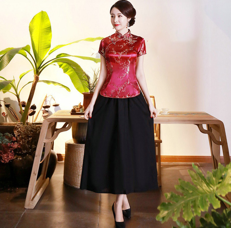 Pre-order เสื้อกี่เพ้า สีไวน์แดง ลายดอกเหมย ผ้าไหมจีน กุ๊นขอบ ตัดเย็บอย่างดี