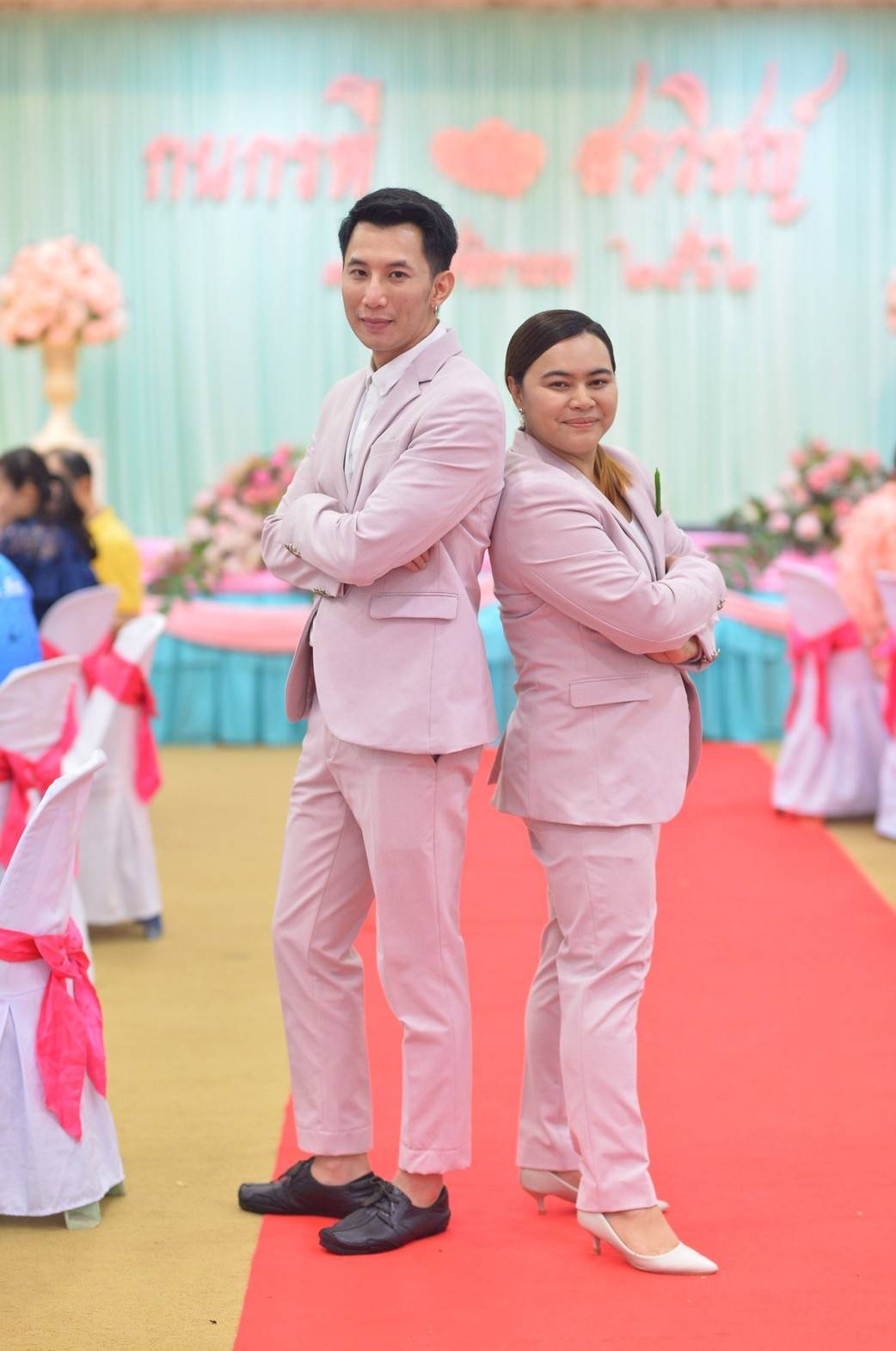 พร้อมเช่า ชุดสูทชาย สีชมพูพาสเทล Pastel Pink ทรงเข้ารูป สไตล์เกาหลี (ไม่มีเสื้อกั๊ก)