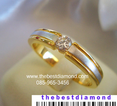 แหวนเพชรเม็ดเดียวขนาด 10 ตัง เก๋ๆ เรียบๆ วงนี้เป็นสองกษัตริย์ งานเนี้ยบ แบบนี้สาวรุ่นชอบมากค่ะ รหัส BR029SR