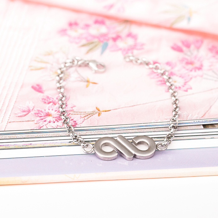 สร้อยข้อมือ Infinite logo