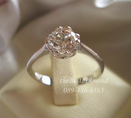 ***แหวนเพชรเม็ดเดี่ยวจริงๆ ขนาดประมาณ 1กะรัต(6 มม). เป็นแบบที่ classic ทุกยุคทุกสมัยค่ะ งานทองขาว 24 K หนา 5ไมครอน BR917 RD