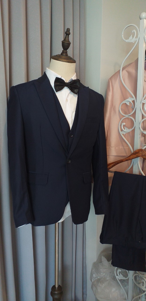 พร้อมเช่า ชุดสูทชาย สีกรมท่า ธีมnavy blue รุ่นคลาสสิค พร้อมเสื้อกั๊ก