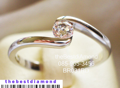 BR031RD แหวนหนีบ เพชร 1 เม็ด แบบน่ารัก เอี้ยวๆนิดๆ ฝังแบบหนีบ เป็นแบบยอดนิยมไม่ล้าสมัย ใส่ติดนิ้วดูดี แต่ไม่เวอร์