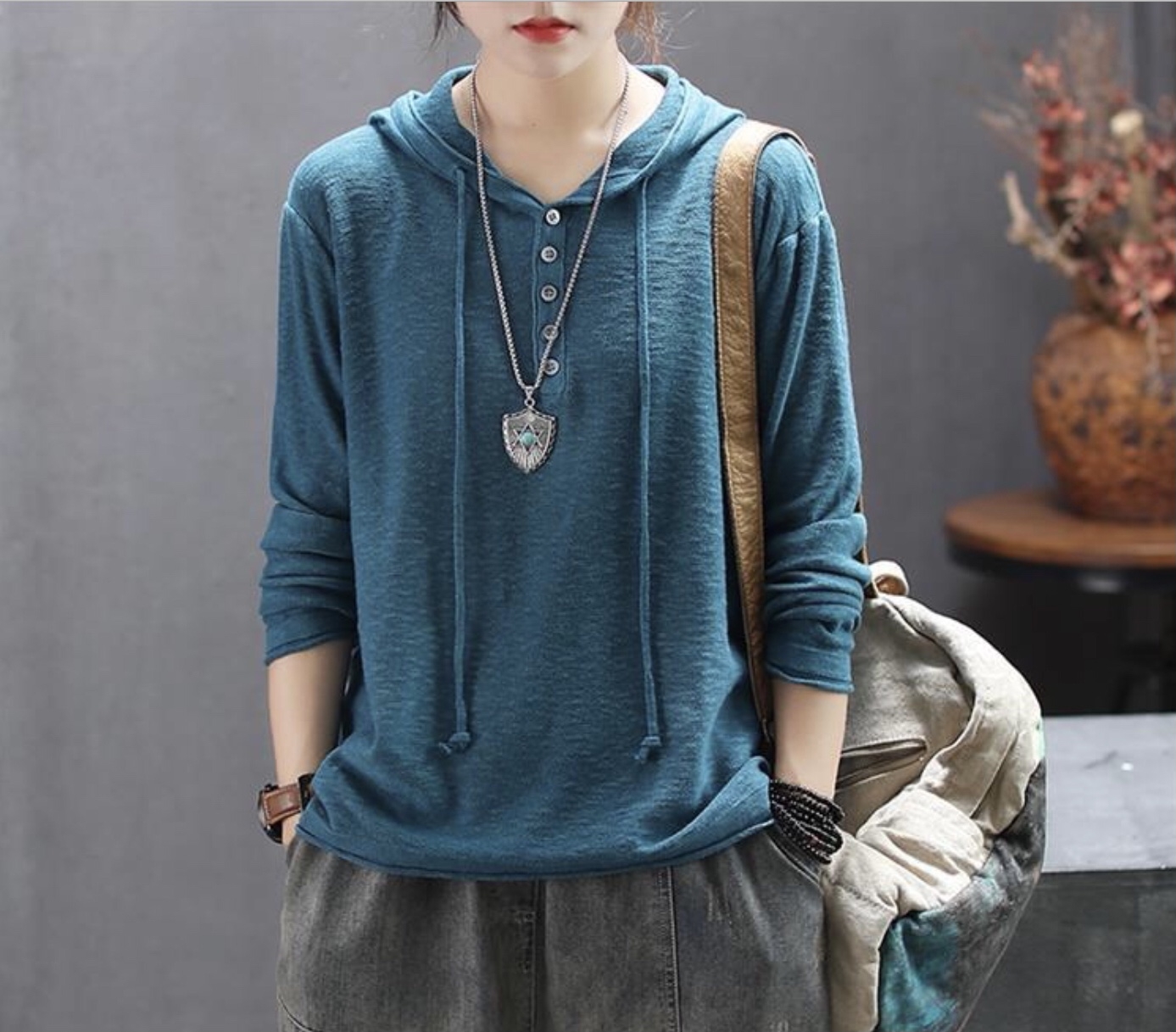 เสื้อยืดไหมพรมมีฮู้ด
