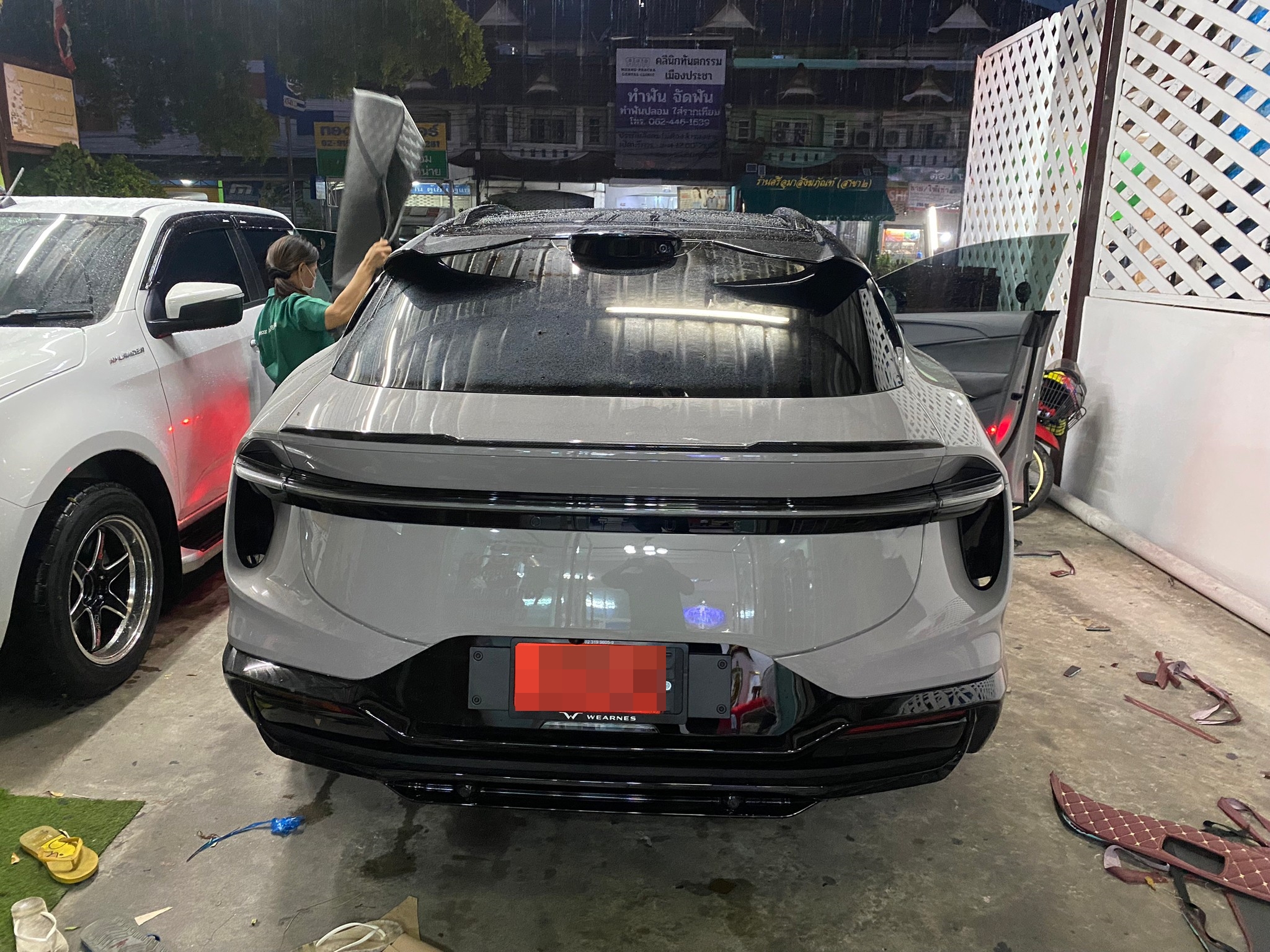 พรมปูพื้นรถยนต์ Lotus Eletre 2024 (โลตัส อีเลททร้า) ปูพรมVVIP สีเทาด้ายเทา + ท้าย