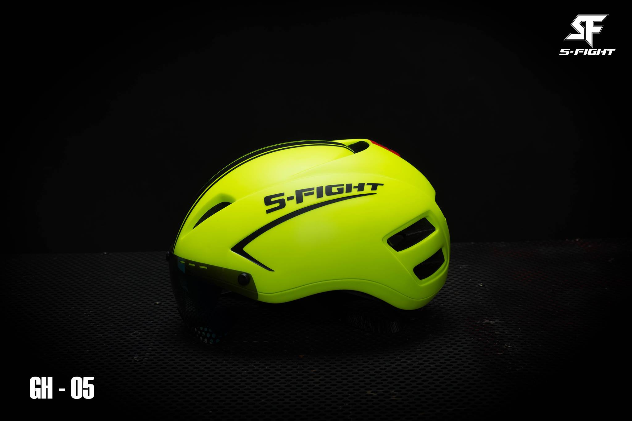 หมวก S-Fight AERO HELMET, GH-05 รอบศรีษะ 54-58 cm มีแว่นในตัว แว่นเป็นแบบแม่เหล็ก ถ้าไม่ใช้พลิกแว่นเก็บได้