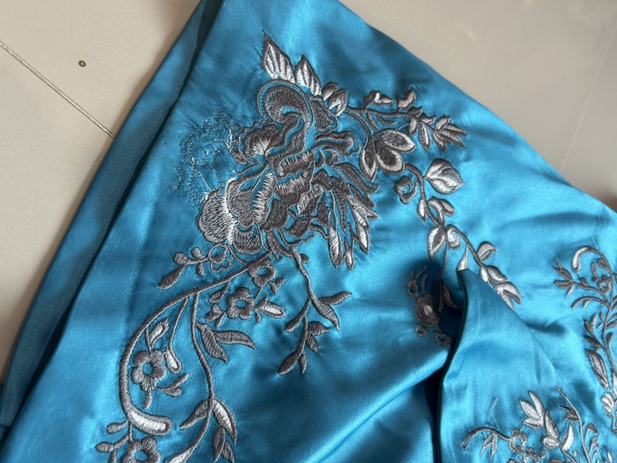 พร้อมส่ง ชุดราตรีสั้น เกาะอก Karen สีน้ำทะเล ปักดอกสีเงิน จับเดรปด้านหน้า (เหลือเฉพาะไซส์ S)