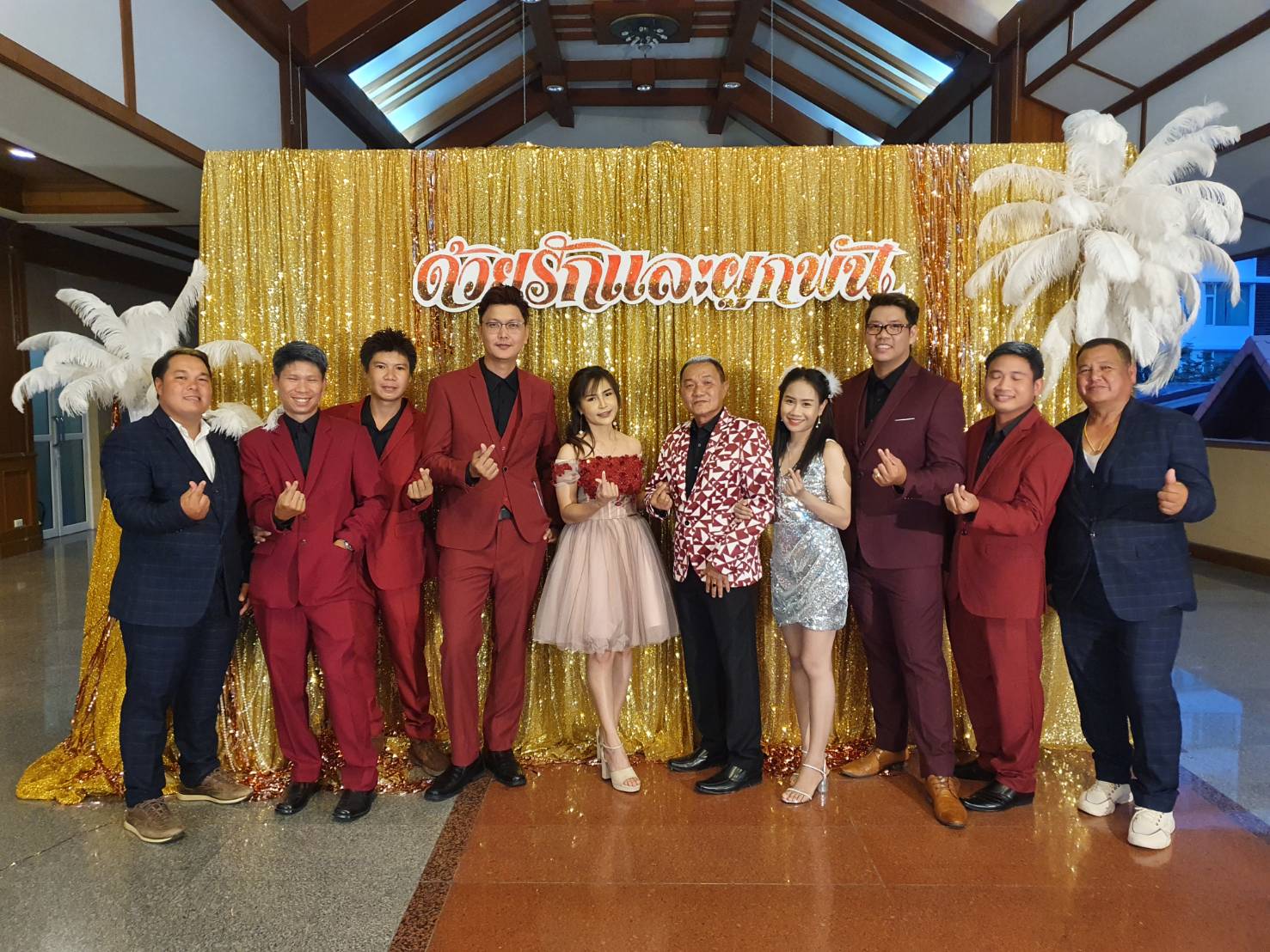 พร้อมเช่า ชุดสูทชาย สีแดงเบอร์กันดี คลาสสิก รุ่นกระดุมเดียว (พร้อมเสื้อกั๊ก) พลัสไซส์