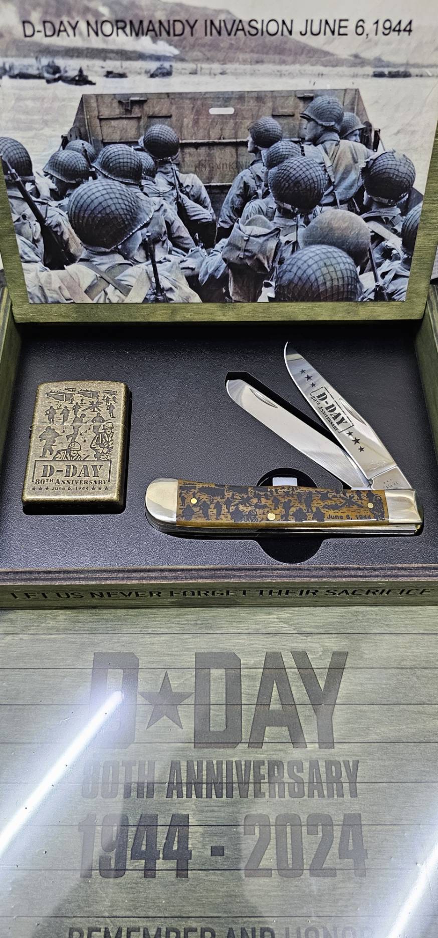 Case D-Day 80th Anniversary - Antique Bone Trapper with Zippo Lighter limited Edition