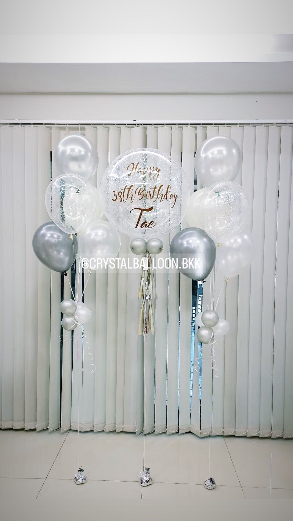 ลูกโป่ง วันเกิด Bubble ขนาด 24" Theme สีขาว พร้อมตกแต่ง ช่อลูกโป่ง 5 ลูก 2 ช่อ,ลูกโป่งใส ใส่กลิตเตอร์ สามารถเปลี่ยนสีลูกโป่ง/เปลี่ยนข้อความ/เปลี่ยนขนาดได้